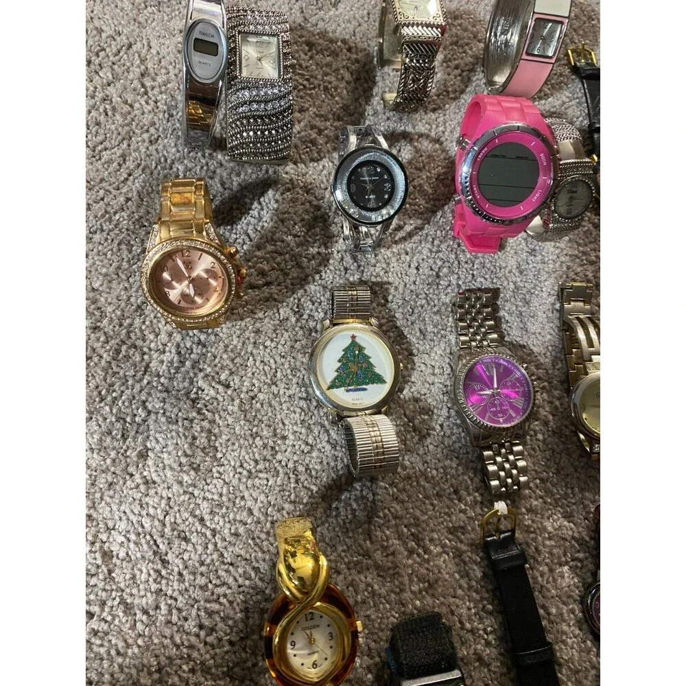 Mixed Lot of 25+ Watches For Parts Or Repair - PLEASE READ